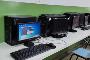 Manutenção dos Computadores da escola - escola municipal Geraldo Napoleão