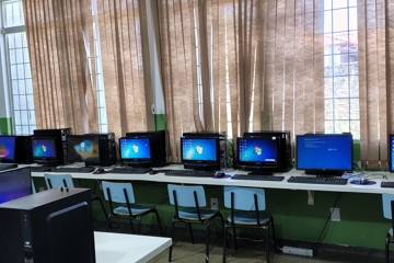 Manutenção dos Computadores da escola - escola municipal Geraldo Napoleão