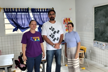 Visitas periódicas e atendimento presencial + remoto para todas as escolas