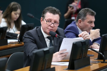 CCJ aprova PEC que define inclusão digital como direito fundamental previsto na Constituição  Fonte: Agência Câmara de Notícias