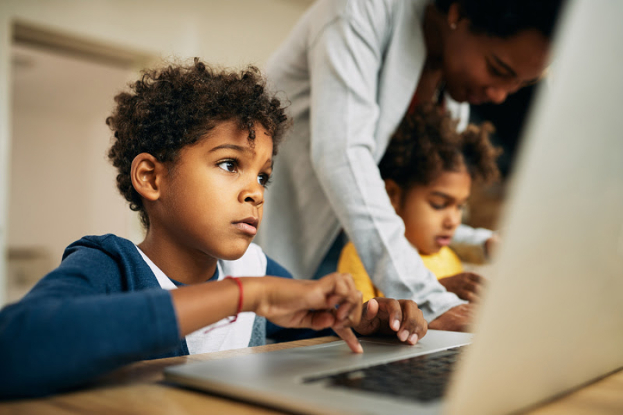 Educação midiática nas escolas é urgente, afirmam especialistas